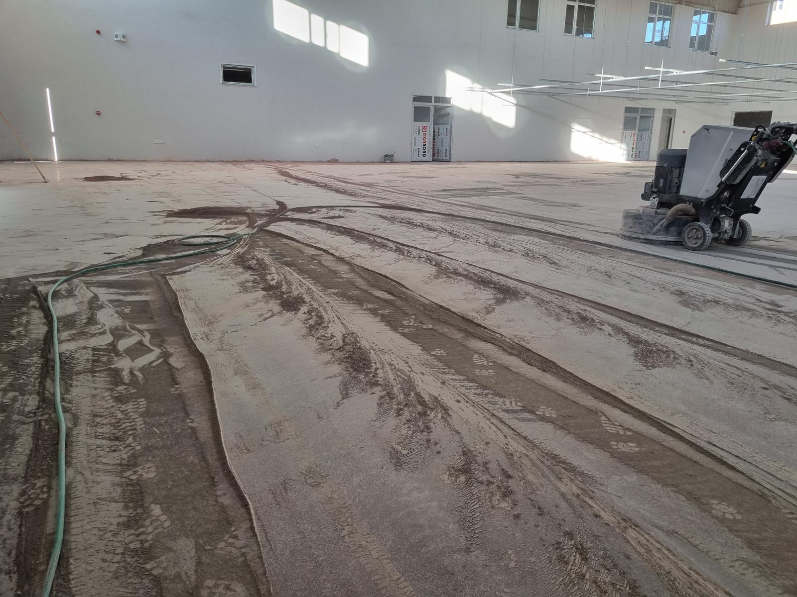 Beton Parlatma Makineleri ve Kimyasalları: Profesyonel Uygulama İçin Doğru Seçimler Rehberi