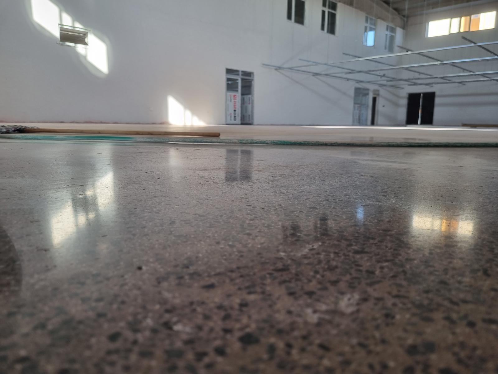 Gebze: Epoksi Zemin mi Beton Parlatma mı? En İyi Seçim