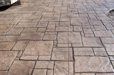 Kırık taş desenli baskı beton yüzey